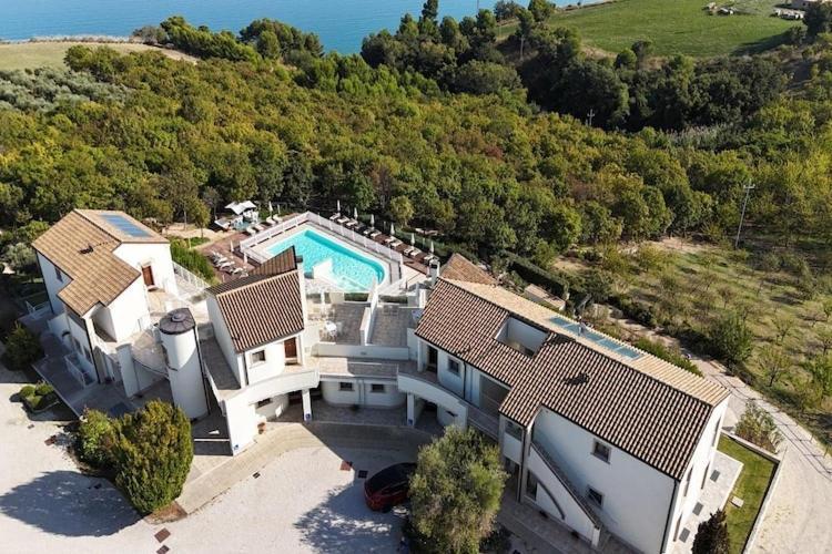 Holiday Resort Contea Dei Ciliegi Pedaso Exterior photo